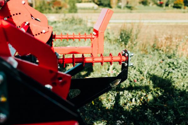 hydraulic-infeed-roller-palax-midi-log-table Palax Firewood Processor - Palax Midi Deck