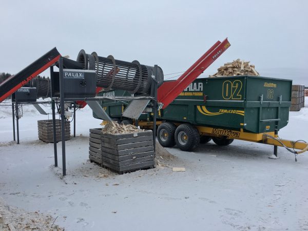 palax-cleaner-in-operation Palax Firewood Processor - Cleaner