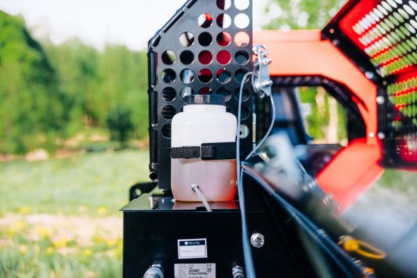 palax-d460-firewood-processor-oil-container-001 Palax Firewood Processor - D460